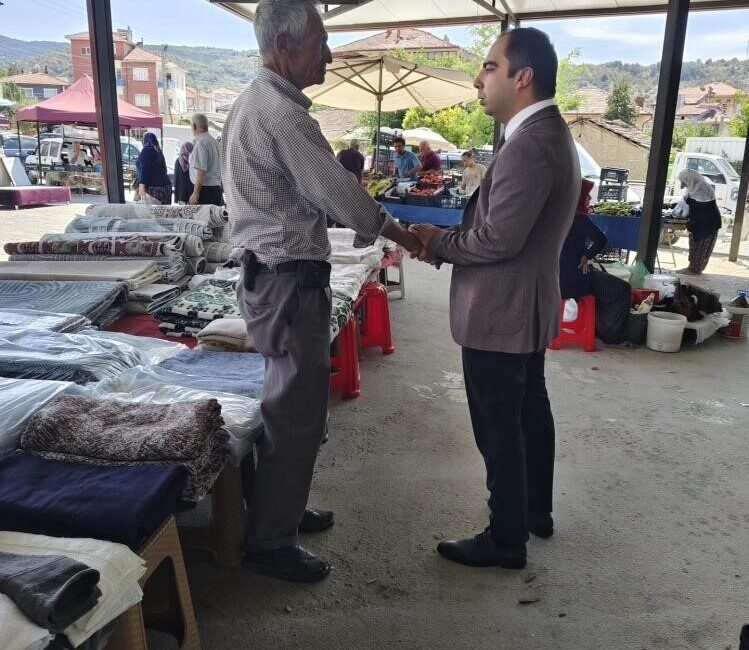 Kaymakam Uçar halk pazarı esnafı ile bir araya geldi Bilecik’in Yenipazar ilçesinde Kaymakam Mehmet Salih Uçar, ilçe merkezinde kurulan