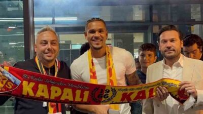 Kayserispor’un yeni golcüsü German Onugkha, Kayseri’ye geldi. Süper Lig ekiplerinden