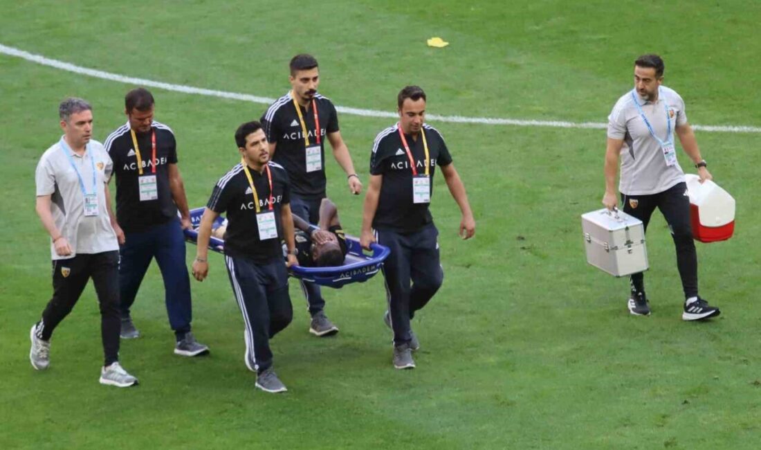 Süper Lig’de mücadele eden Kayserispor’un Portekizli futbolcusu Carlos Mane, 3