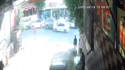 Pendik’te seyir halindeki bir otomobil, park halindeki bir araca çarptıktan