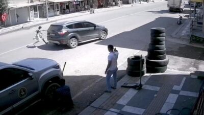 Şanlıurfa’nın Ceylanpınar ilçesinde yolun karşısına koşmaya çalışırken seyir halindeki aracın