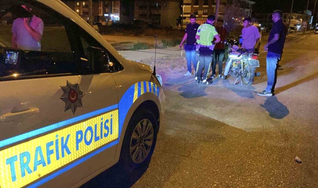 Kazaya karışan plakasız motosiklet trafikten men edildi Aksaray’da plakasız motosikletiyle trafiğe çıkan ve maddi hasarlı kazaya karışan