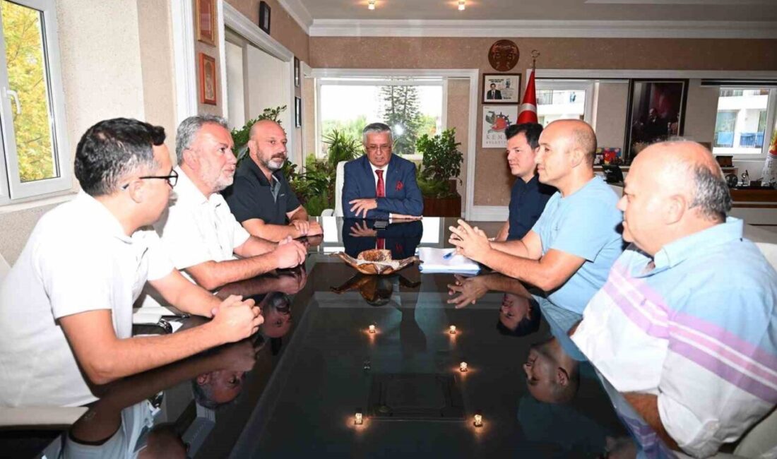 Kemer’de kadrolu işçileri kapsayan toplu iş sözleşmesi imzalandı Kemer Belediyesi ile DİSK Genel İş Sendikası arasında kadrolu işçileri