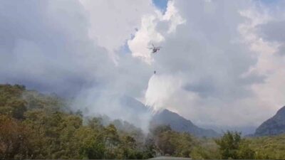 Antalya’nın Kemer ilçesi Arslanbucak Mahallesi ormanlık alanda çıkan orman yangını