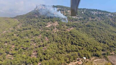 Antalya’nın Kemer ilçesi Kiriş Mahallesi’nde çıkan ormanlık alandaki yangına, ekiplerin