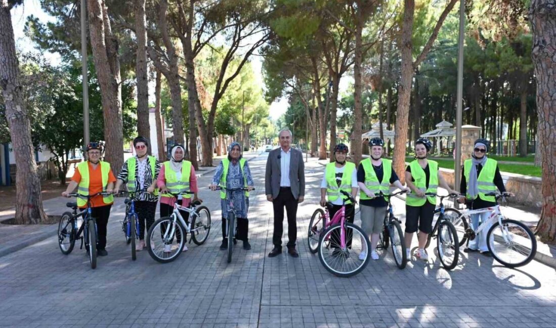 Kepez’de kadınlar için pedal zamanı Kepez Belediyesi’nin “Hayalini, Sürmeye Başla!” mottosuyla hayata geçirdiği kadınlara özel