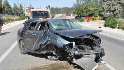 Edirne’nin Keşan ilçesinde kontrolden çıkarak su kanalındaki beton yükseltiye çarpan