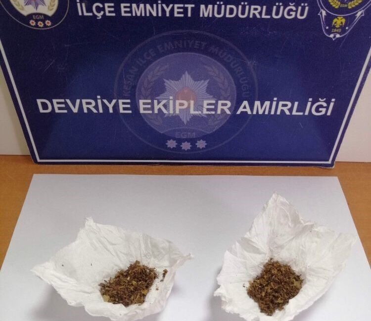 Edirne’nin Keşan ilçesinde polis ekiplerinin durdurarak üst araması yaptığı şüpheliden