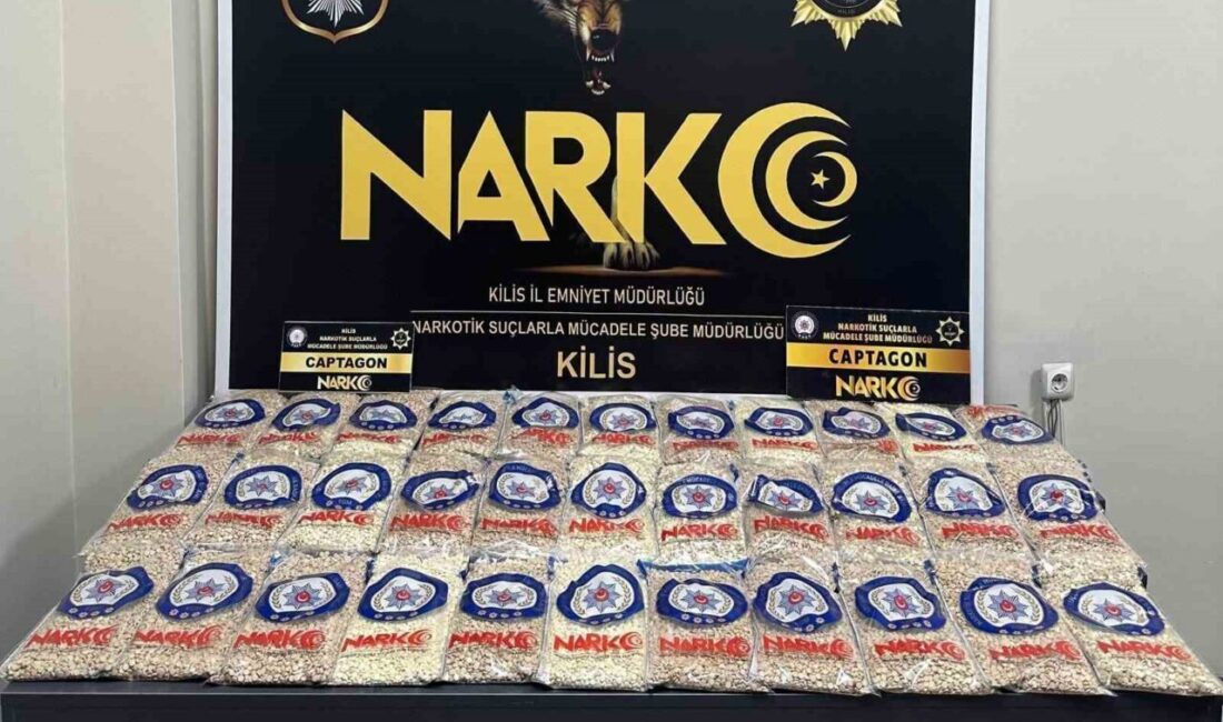 Kilis’te 215 bin adet uyuşturucu hap ele geçirildi: 1 tutuklama Kilis’te polis ekiplerince durdurulan bir araçta yapılan aramada 215 bin