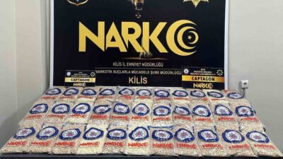 Kilis’te polis ekiplerince durdurulan bir araçta yapılan aramada 215 bin