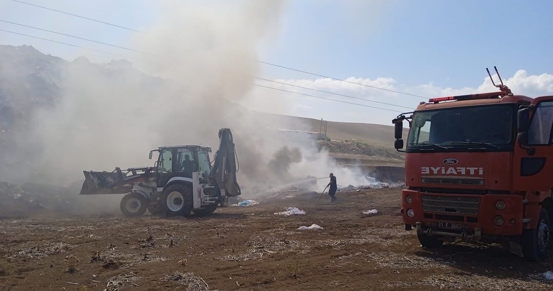 Kırıkhan’da çöplük yangını Hatay’da çöplük alanda çıkan yangın itfaiye ekipleri tarafından söndürüldü. Yangın,