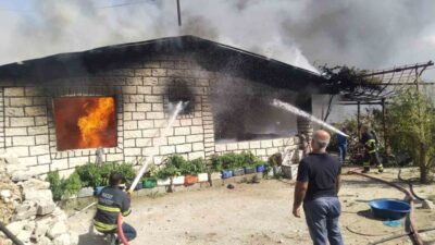 Hatay’da tek katlı müstakil evde çıkan yangın, itfaiye ekipleri tarafından