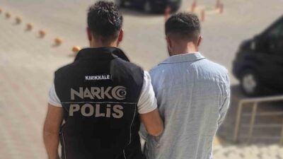 Kırıkkale’de polis ekiplerince düzenlenen uyuşturucu operasyonunda yakalanan bir şüpheli çıkarıldığı