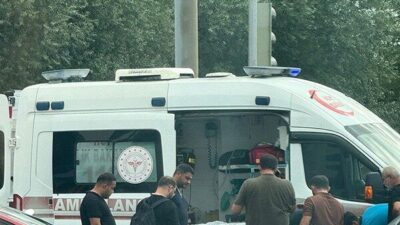 Sakarya’nın Akyazı ilçesi D-100 kara yolunda kırmızı ışıkta geçtiği ileri