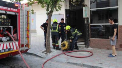 Aydın’ın Efeler ilçesinde kızartma yağından çıkan yangın kısa süreli paniğe