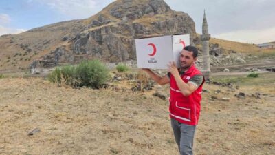 Türk Kızılay Ağrı Şubesi gönüllüleri, kent merkezi ve çevre köylerde