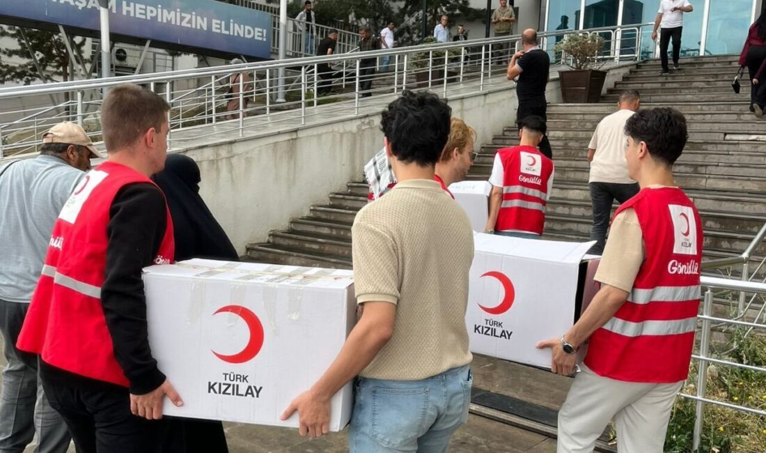 Kızılay Palandöken Şubesi gönülleri kazanıyor Türk Kızılay Palandöken Şubesi, okulların açılmasına kısa bir süre kala