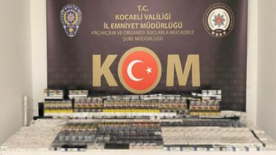 Kocaeli’nin Kartepe ilçesinde bir araçta yapılan aramada 700 paket gümrük