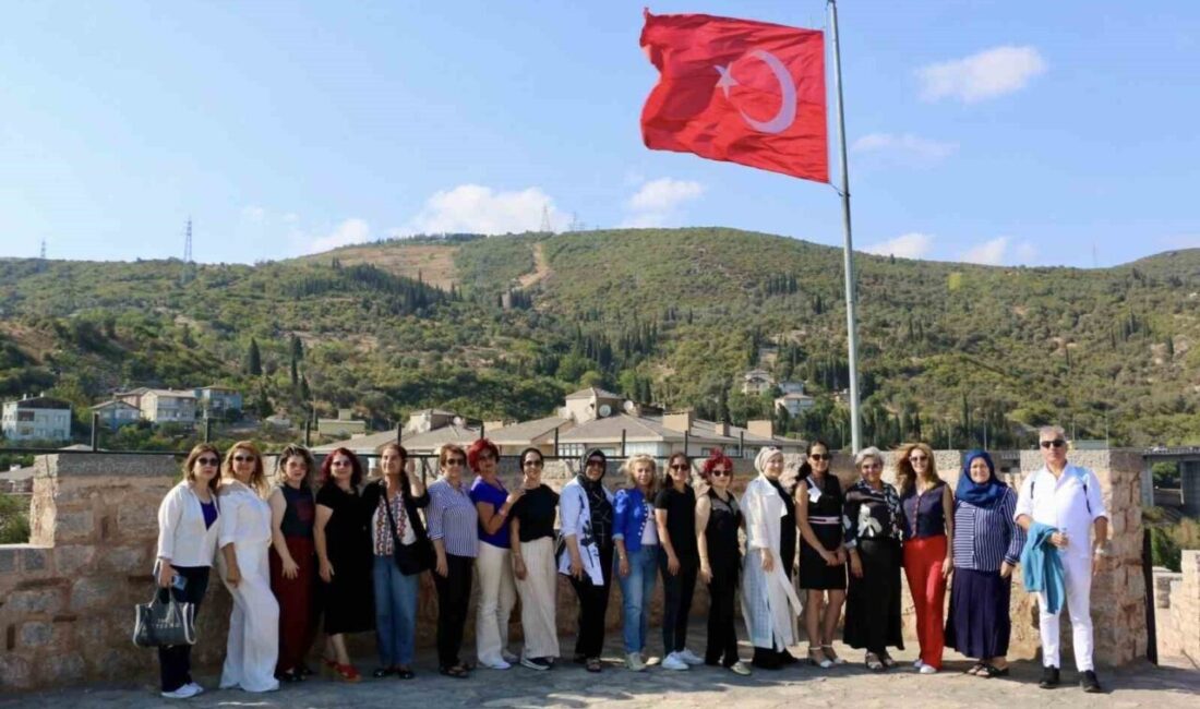 Kocaeli’nin kadın muhtarları yüzlerce yıllık tarihi yapıları gezdi Kocaeli’nin farklı ilçelerinde görev yapan kadın muhtarlar, Körfez Belediyesi’ni ziyaret