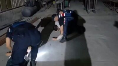 Adana’da 3 konteynere iklimlendirme sistemi kurup skunk yetiştiren 2 şüpheliden