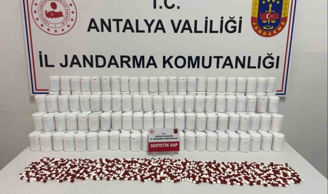 Kontrol noktasında durdurulan araçtan binlerce sentetik hap ele geçirildi Gazipaşa ilçesinde jandarma ekiplerinin yol kontrol uygulamasında durdurulan bir araçtan