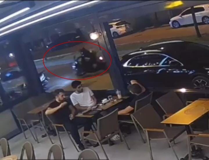Kontrolden çıkan motosikletin kadın sürücüsü savruldu Bursa’da kontrolden çıkan motosikletin kadın sürücüsü yere savruldu. Kaza anı