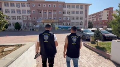 Konya’da polis ekipleri, öğrencilerin güvenli bir şekilde okullarına gidip gelmeleri