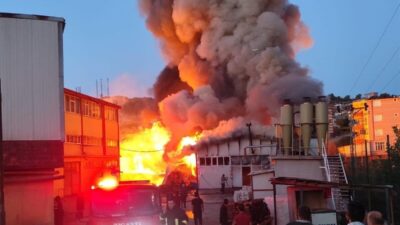 Konya’nın Beyşehir ilçesinde silah fabrikasında çıkan yangın paniğe neden oldu.