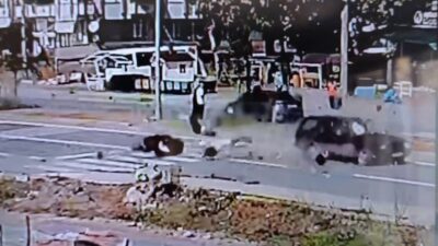 Sakarya’nın Karasu ilçesinde seyir halindeki otomobil, yaya geçidinden geçmeye çalışan