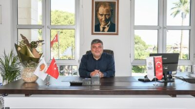 Köyceğiz Belediye Başkan Yardımcısı Özgür Örnek, yapı denetimdeki ruhsat dosyalarıyla