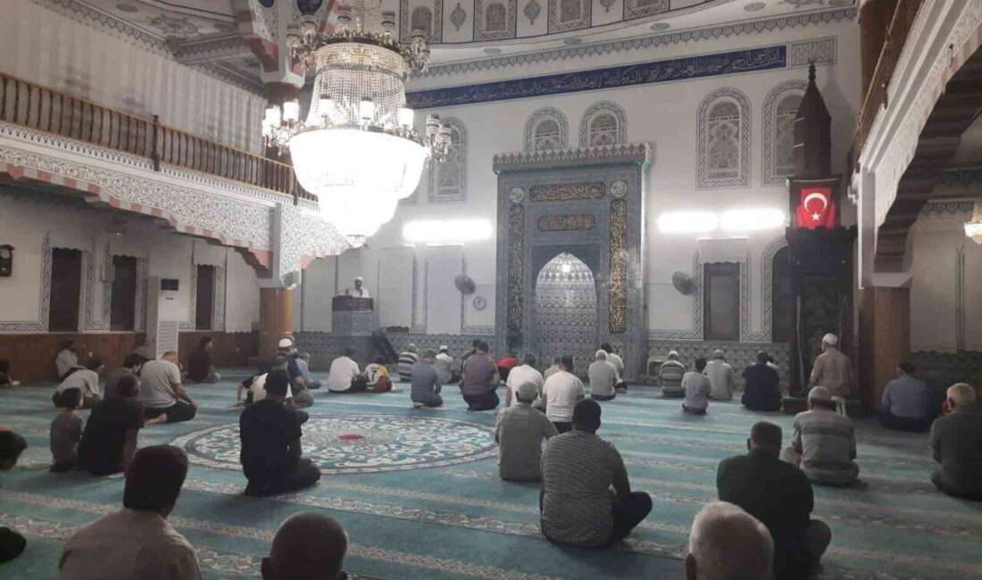 Köyceğiz’de Mevlid-i Nebi gecesi dualarla ihya edildi Muğla’nın Köyceğiz ilçesinde Mevlid-i Nebi Gecesi camilerde Kur’an-ı Kerim tilaveti,