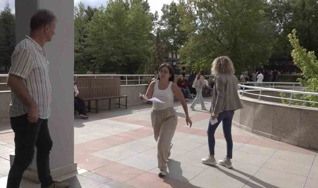 KPSS’ye son dakika yetiştiler Eskişehir’de Ölçme, Seçme ve Yerleştirme Merkezi (ÖSYM) tarafından yapılan Kamu