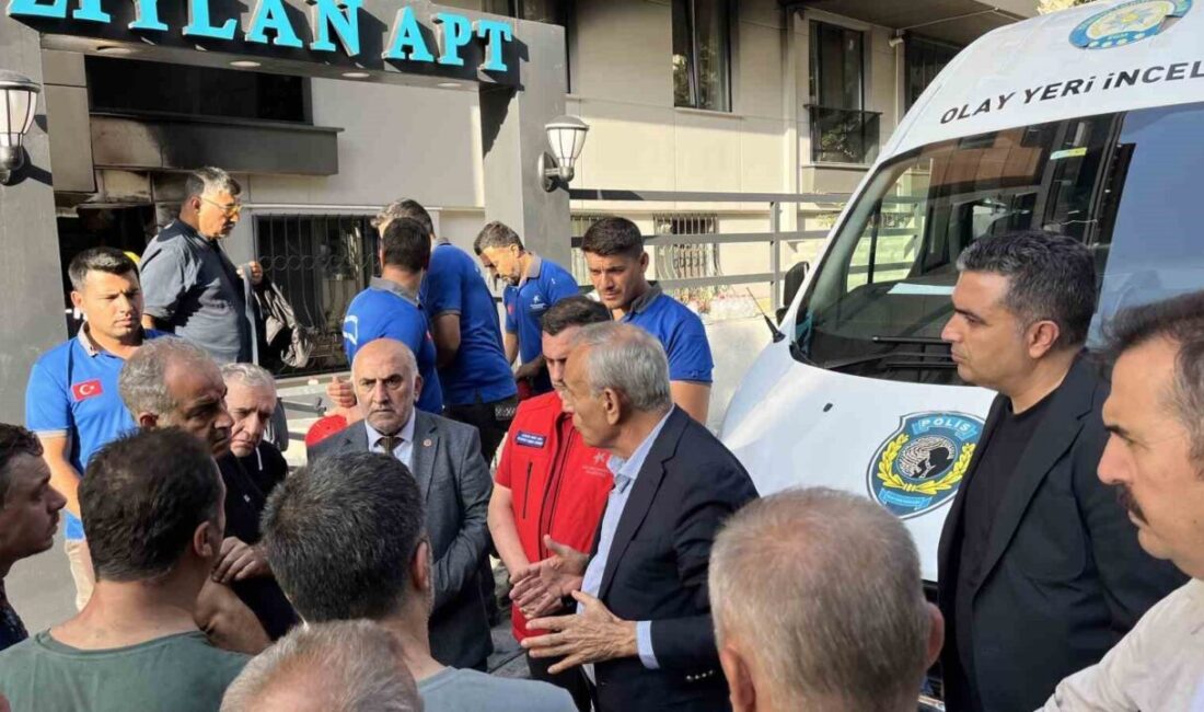 Küçükçekmece Kaymakamı ve Belediye Başkanı yangın yerinde inceleme yaptı, ölen vatandaş için başsağlığı diledi Küçükçekmece Kaymakamı Mustafa Anteplioğlu ve Küçükçekmece Belediye Başkanı Kemal Çebi,
