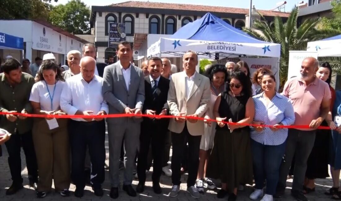 Küçükçekmece’de GADEV kitap fuarı kapılarını açtı Küçükçekmece’de düzenlenen GADEV Kitap Fuarı kapılarını açtı. Küçükçekmece Garip Dede