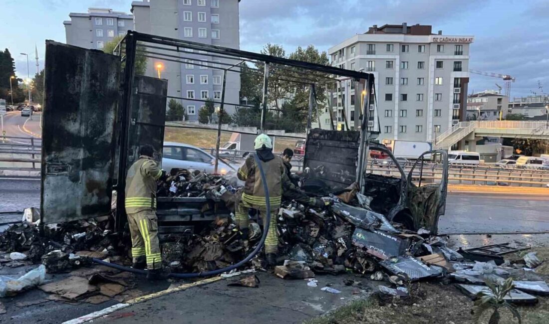 Küçükçekmece’de kargo yüklü kamyonet alev alev yandı İstanbul Küçükçekmece’de kargo yüklü kamyonet alev alev yandı. Yangın itfaiye