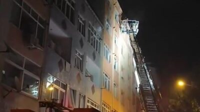 Küçükçekmece’de bulunan 6 katlı binanın 3 katında bilinmeyen bir nedenle