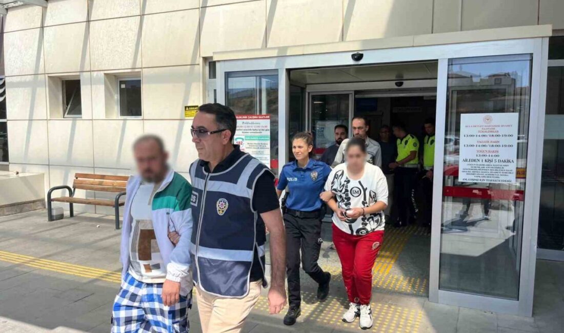 Kula’da uyuşturucu tacirlerine darbe: 2 kişi tutuklandı Manisa’nın Kula ilçesinde düzenlenen operasyonda uyuşturucu madde ele geçirildi, gözaltına