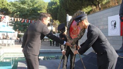 Kula ilçesinin düşman işgalinden kurtuluşunun 103. yılı kutlamaları çelenk sunma