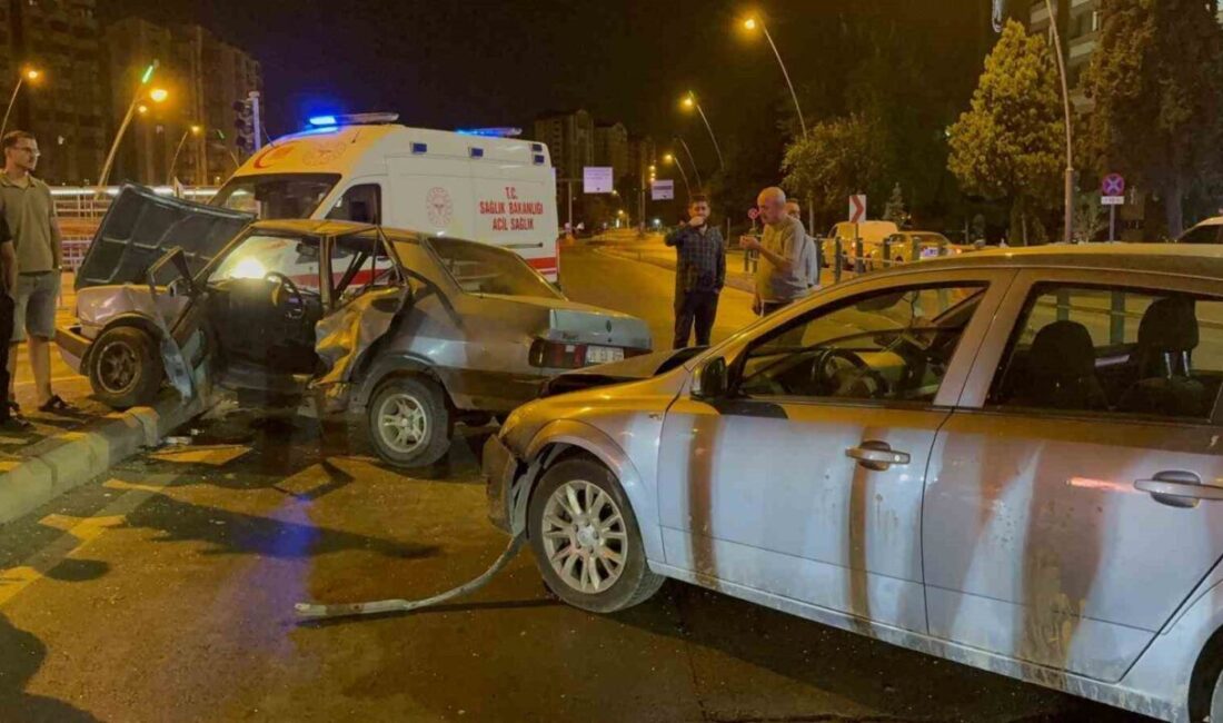 Kuş türü araba ortadan büküldü: 3 yaralı Kayseri’nin Melikgazi ilçesinde meydana gelen trafik kazasında; kuş türü tabir
