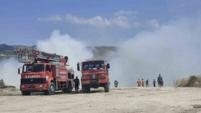 Aydın’ın Kuşadası ilçesinde hafriyat ve moloz döküm alanında yangın çıktı.