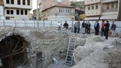 Kütahya’nın Merkez Börekçiler Mahallesi’nde bulunan Yakup Çelebi İmaret Külliyesi kazı