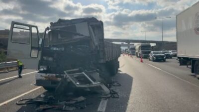 Kuzey Marmara Otoyolu’nda seyir halindeki kamyonun tıra arkadan çarptığı kazada