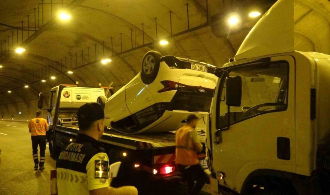 Kuzey Marmara Otoyolu İzmit geçişinde kamyonet ile çarpışan otomobil takla