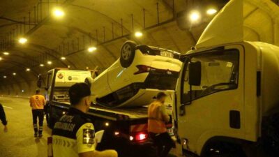 Kuzey Marmara Otoyolu İzmit geçişinde kamyonet ile çarpışan otomobil takla