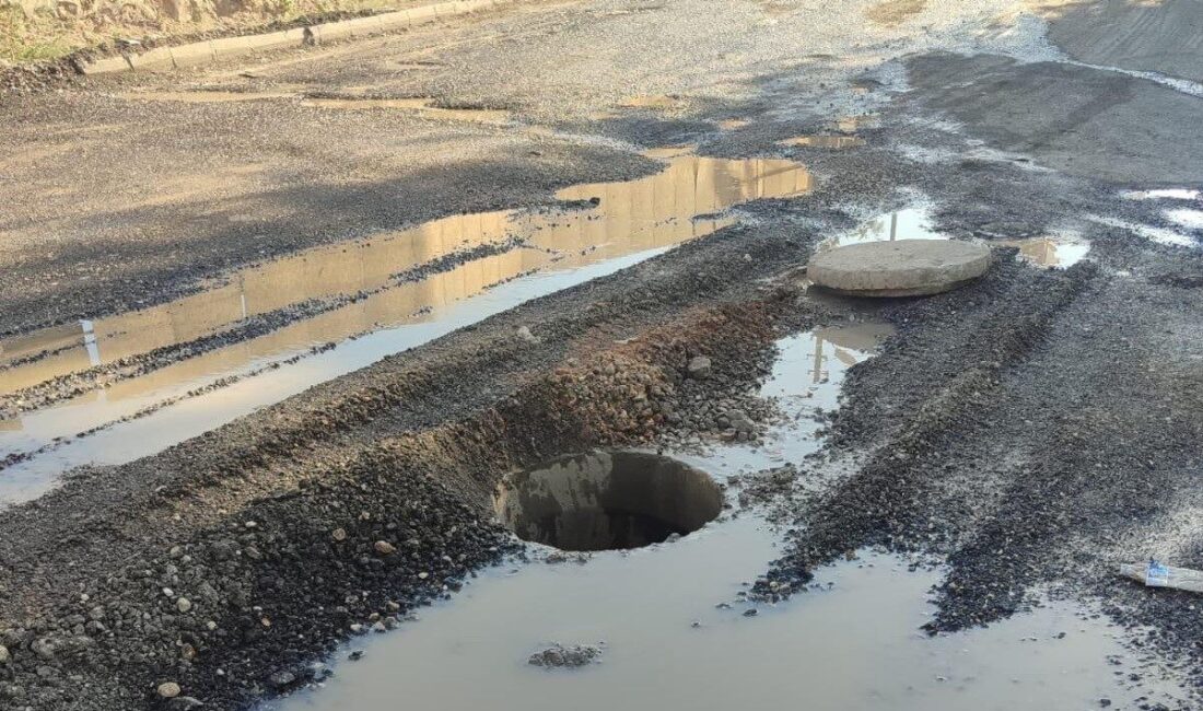 Lağım çukuru tehlike saçıyor Adıyaman’da, üzeri açık bırakılan lağım çukuru tehlike saçıyor. Adıyaman merkez
