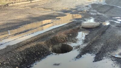 Adıyaman’da, üzeri açık bırakılan lağım çukuru tehlike saçıyor. Adıyaman merkez