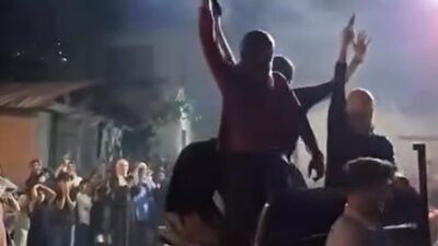 Tokat’ın Zile ilçesinde bir düğünde pikap kasasında halay çekenlerin havaya