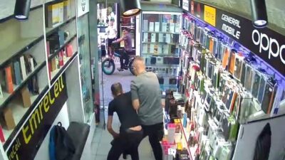 Zonguldak’ın Ereğli ilçesinde elinde maket bıçağıyla bir telefoncuya giren şüpheli,