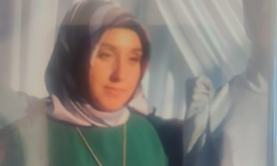 Malatya’da bıçakla yaralanan kadın hayatını kaybetti Malatya’nın Akçadağ ilçesinde bıçakla yaralanan 25 yaşındaki bir çocuk annesi