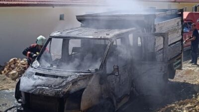 Malatya’nın Akçadağ ilçesinde bir şantiyede park halindeki araçta çıkan yangın